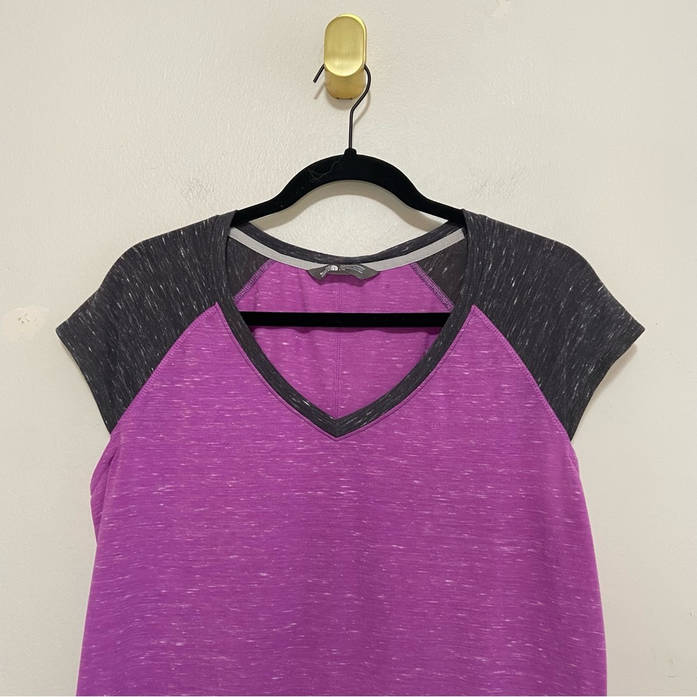 The North Face EZ Raglan Short Sleeve Lightweight Purple and Gray T-shirt Top - Picture 2 of 5
